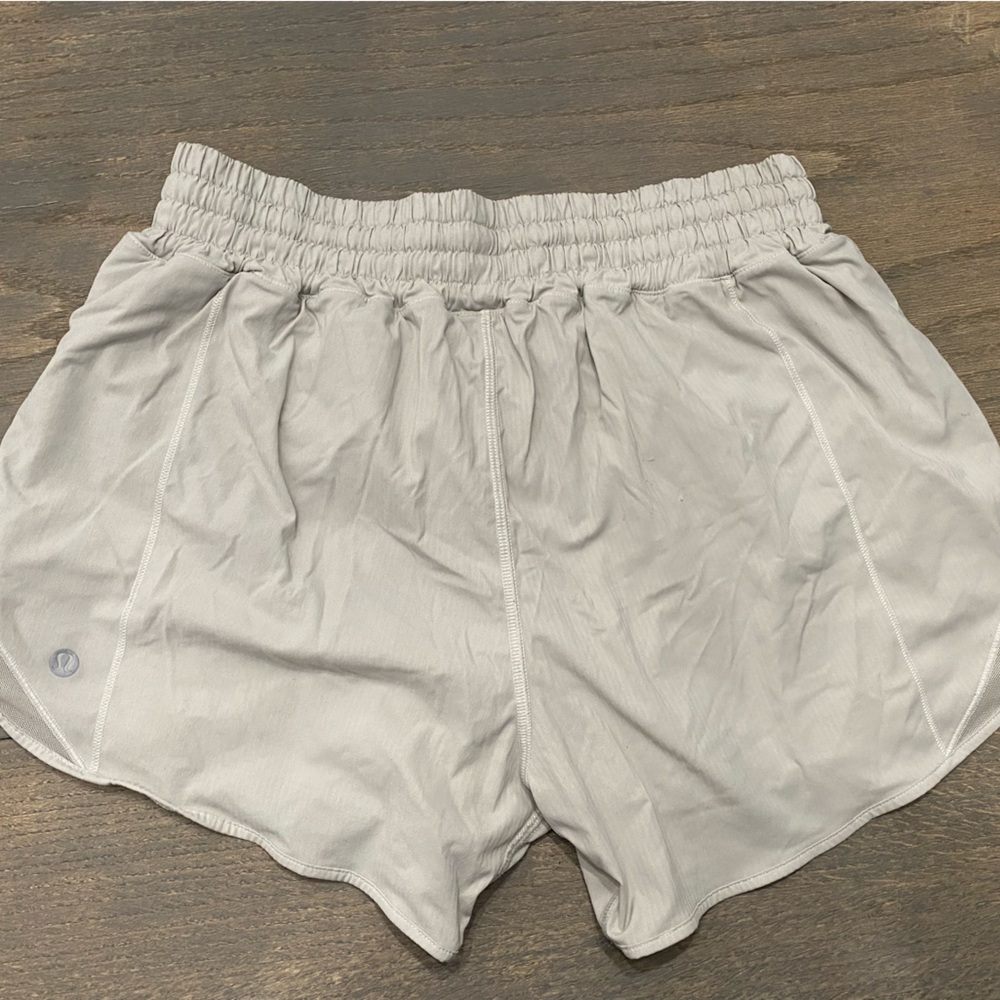 Lululemon hotty hot high rise shorts 4 inch white size 8